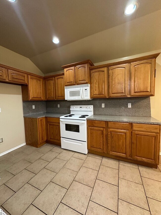Building Photo - 4516 SE 79th St