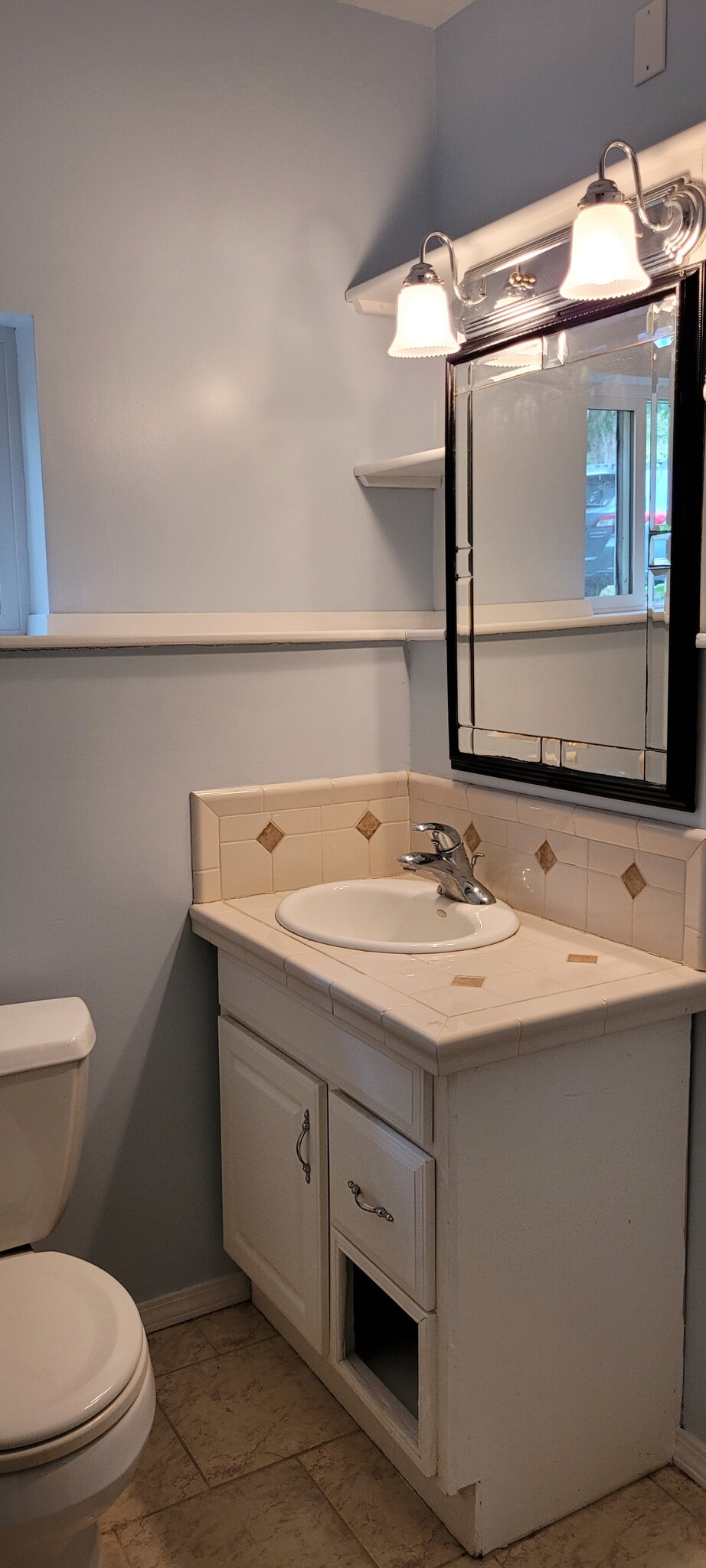 Downstairs Bathroom - 4265 Hollydale Ln