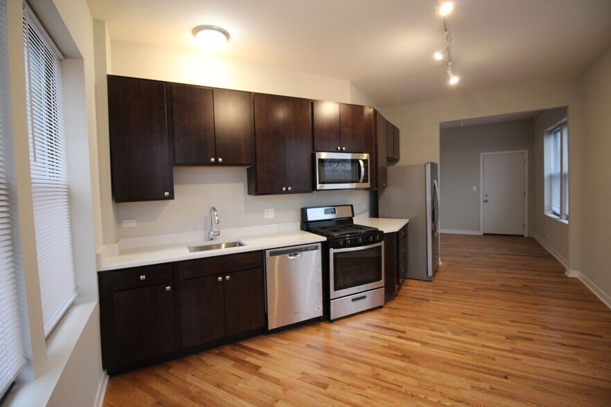 Building Photo - 4200 N Milwaukee Ave