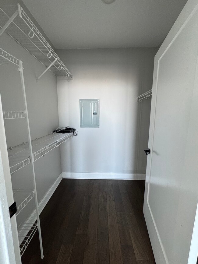 Building Photo - 400 N La Salle Dr