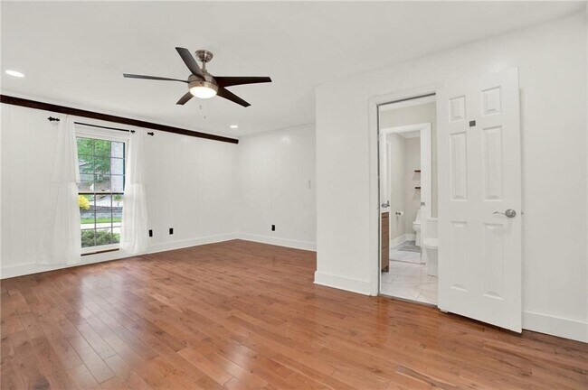 Building Photo - 3270 Brookview Dr