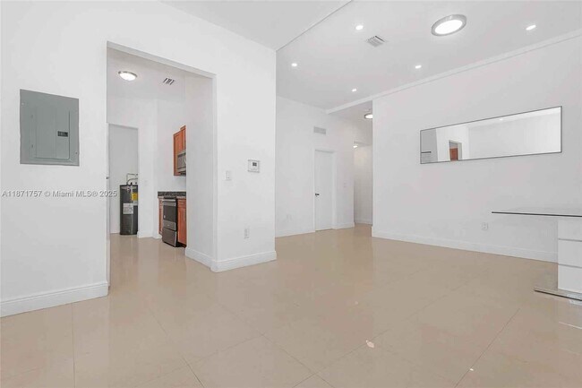 Building Photo - 1013 SW 7 ST Miami FL 33130