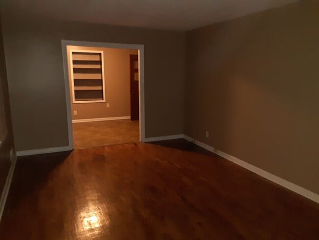 Building Photo - 3 Bedroom 2 Bath located in Oxford