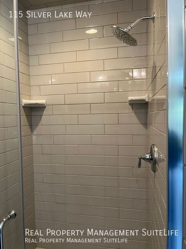 Building Photo - 115 Silver Lake Way