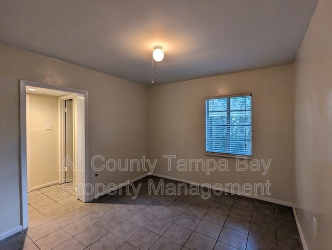 Building Photo - 1318 Divot Ln