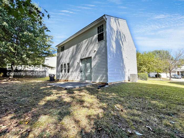 Building Photo - 218 Copperbend Dr SE