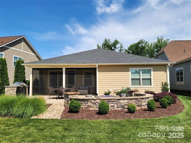 Building Photo - 305 Hemlock Bluff Ct