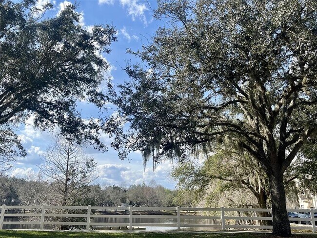 Building Photo - 901 Waterside Ln