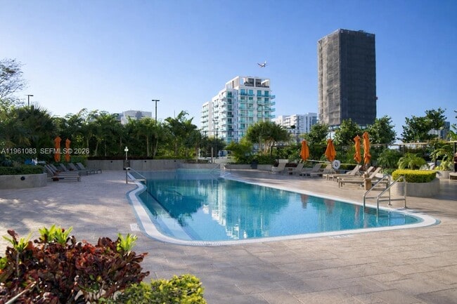 Building Photo - 700 NE 24th St