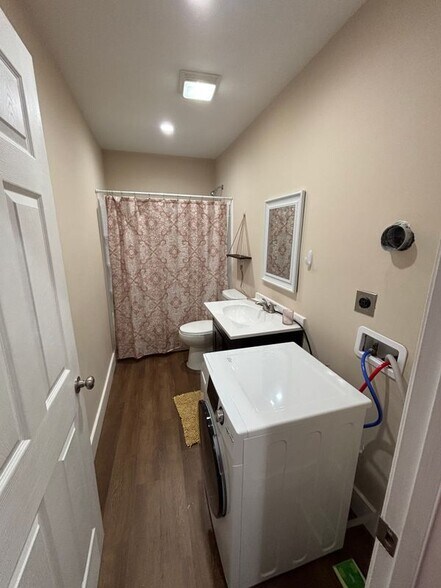 Building Photo - 637 Washington St