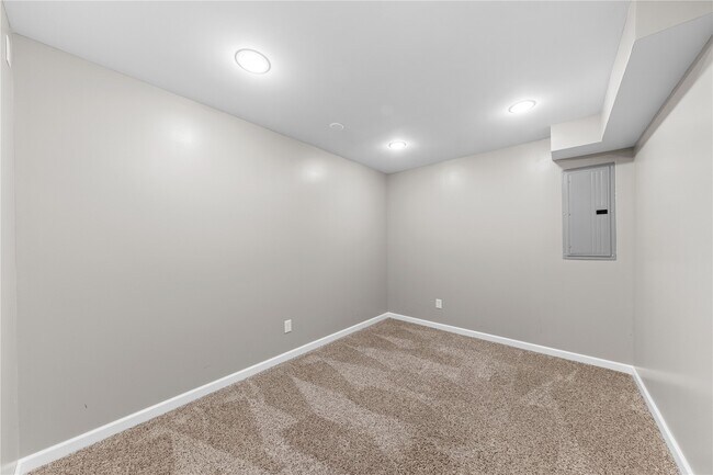 Building Photo - 467 Parkgate Dr