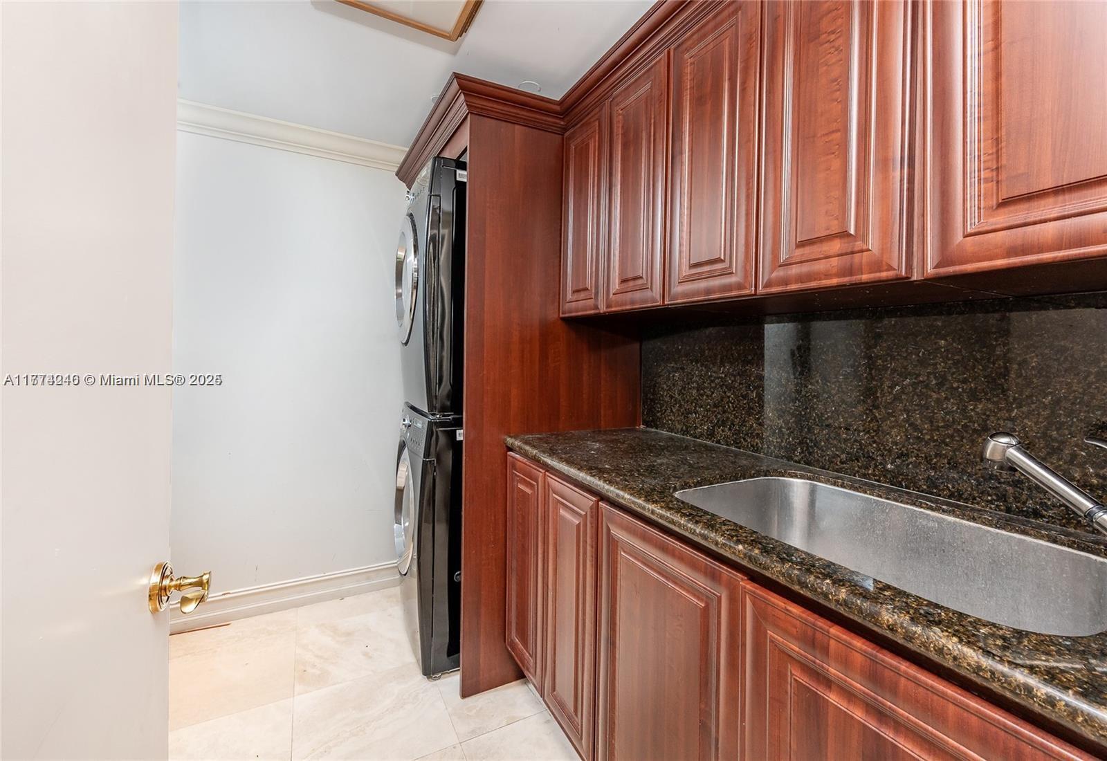Building Photo - 20201 E Country Club Dr