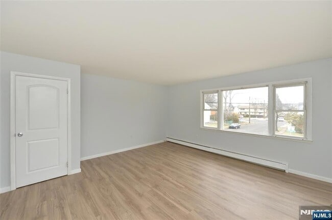 Building Photo - 421 Leonhardt Dr