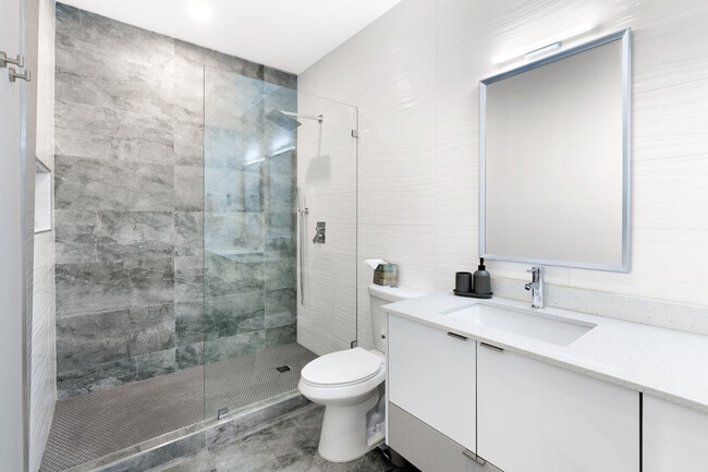 Building Photo - 826 SW 14th Ct