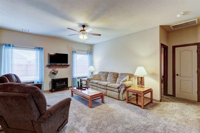 Building Photo - 1413 Scenic Ridge