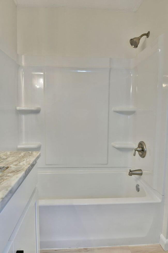 Building Photo - 460 &amp; 462 Fowler St