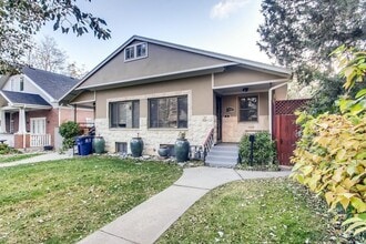 Building Photo - Congress Park Bright Open Lower Level Duplex!