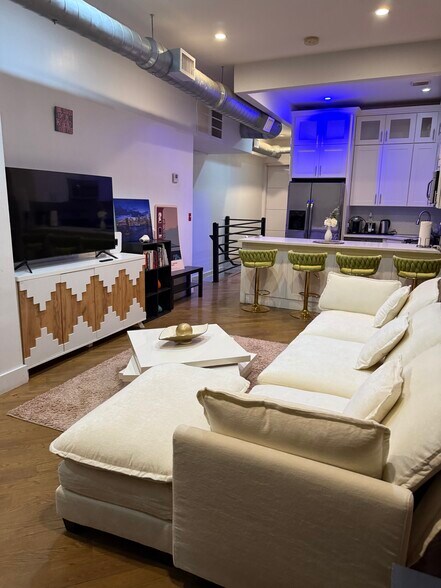 Building Photo - 1893 Pacific St