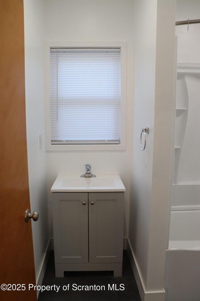 Building Photo - 712 W Lackawanna Ave