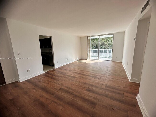 Building Photo - 492 NW 165th St