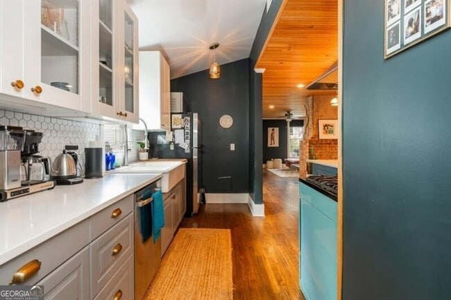 Building Photo - 154 Savannah St SE