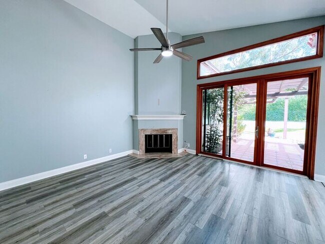 Building Photo - Breathtaking 3 Bed / 2.5 Bath Single Story...