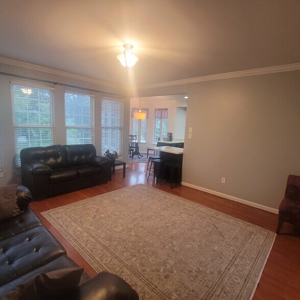 Building Photo - 11201 Yardley Ct
