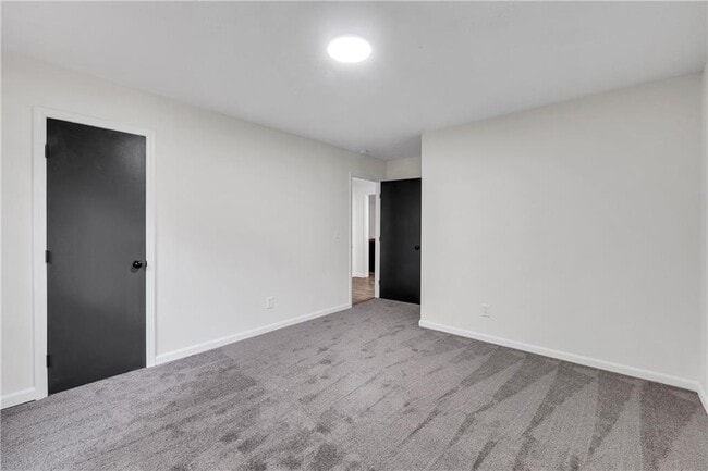 Building Photo - 6881 Hickory Hollow Dr