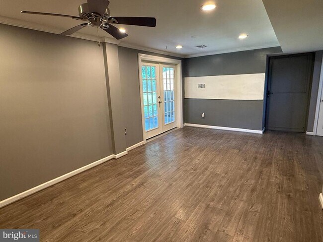 Building Photo - 5555 Neddleton Ave
