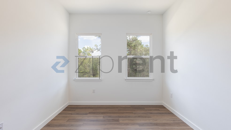 Building Photo - Unit