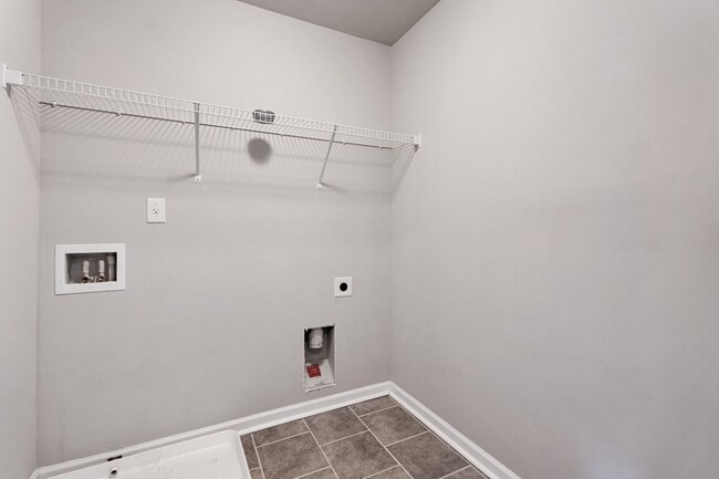 Building Photo - 3 BEDROOM TOWNHOME IN OAKWOOD!