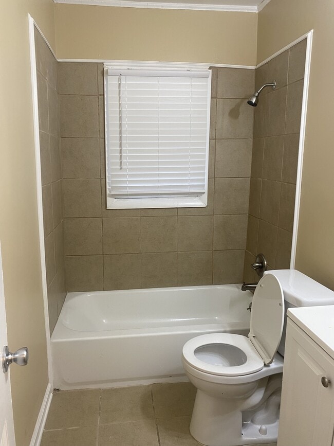 Building Photo - 154 Dobbs Ave