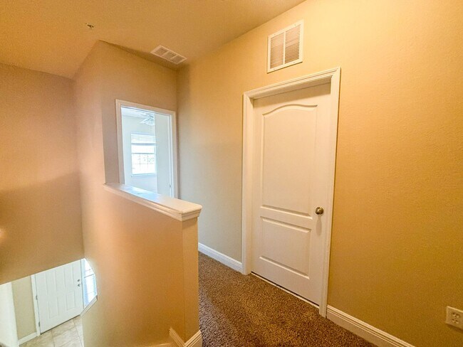 Building Photo - Chase Hollow #40