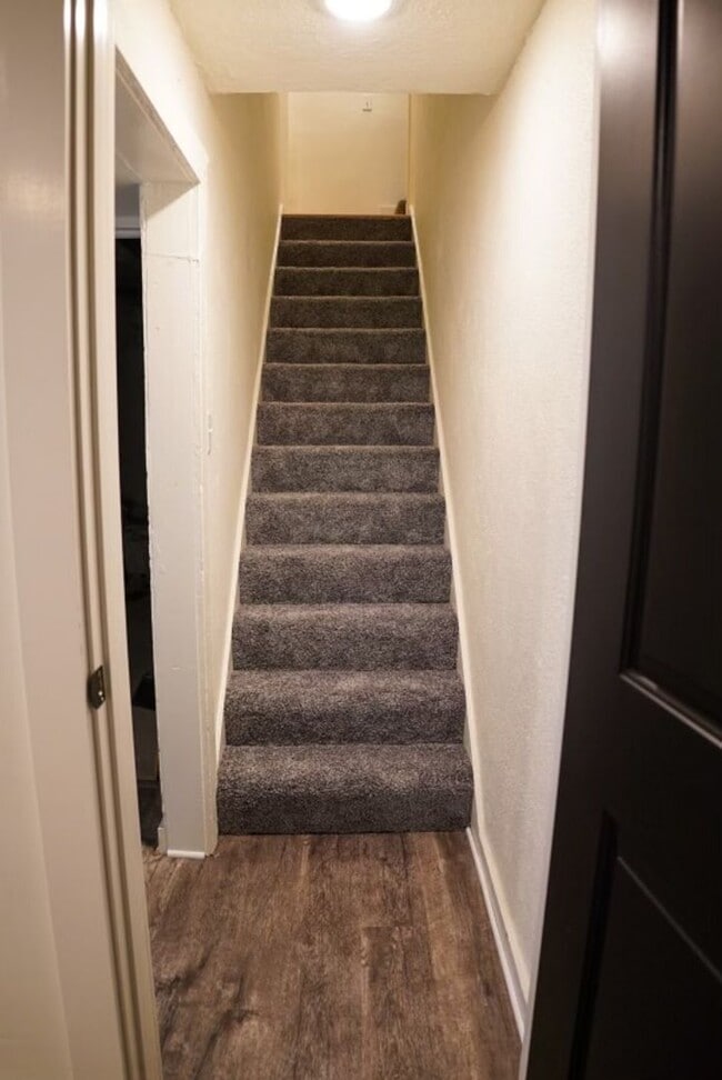 Building Photo - Luxury 2 bed 2 bath, amazing Southside loc...
