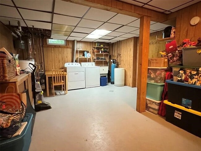 Building Photo - 7 Exeter Dr