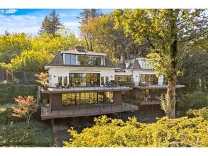 Building Photo - 5 bedroom 4 Bathroom Spectacular Townhome ~ Parking, A/C and More!