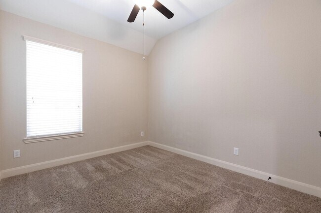 Building Photo - 28006 Laurel Garden Ln