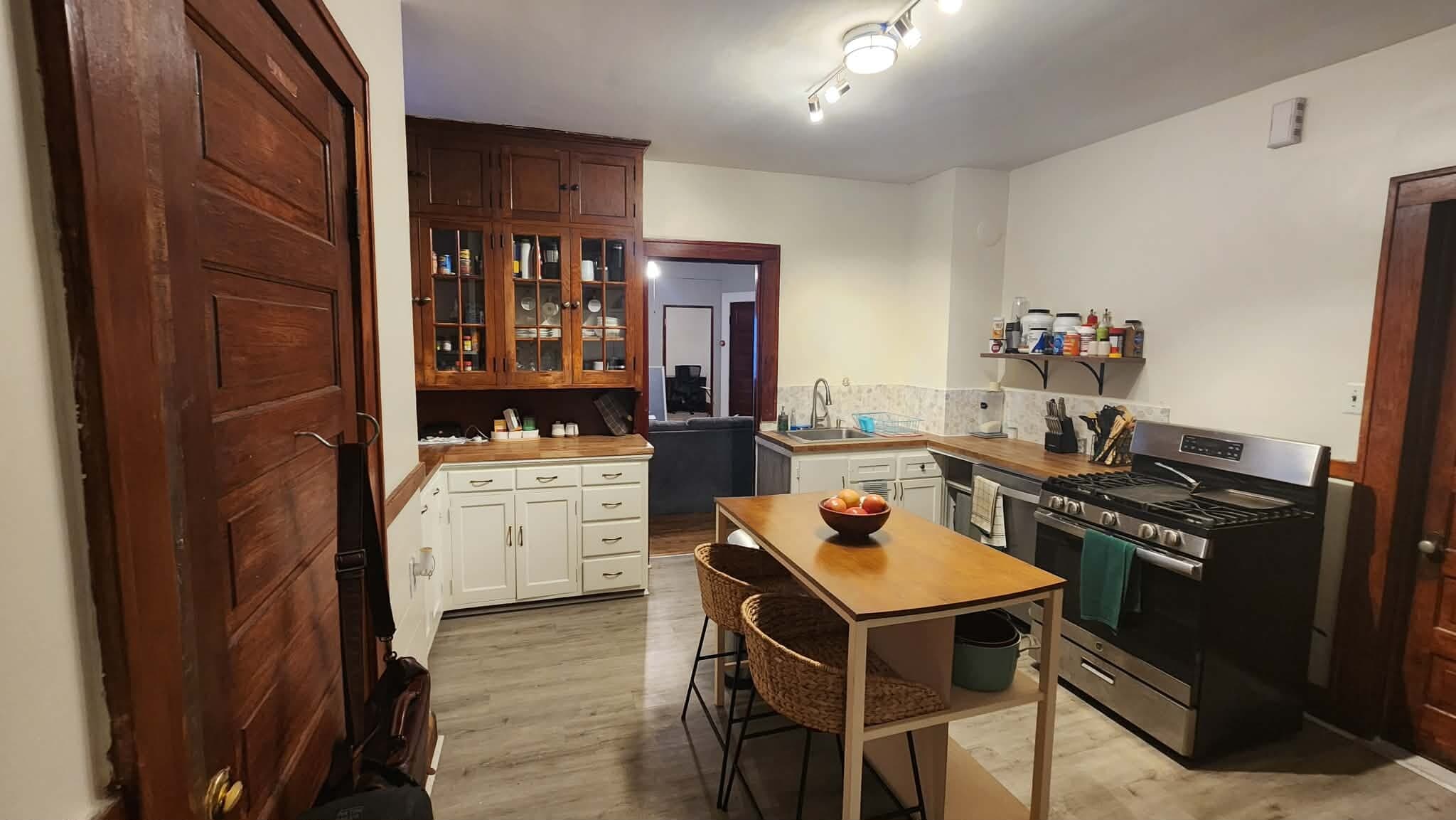 Building Photo - 912 4th St NE