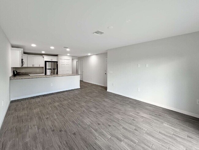 Building Photo - Move-In Special! Half Month FREE – APPLY b...