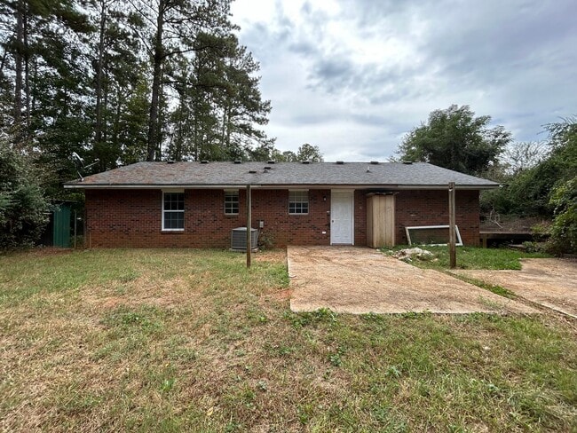 Building Photo - 2920 Lone Oak Rd