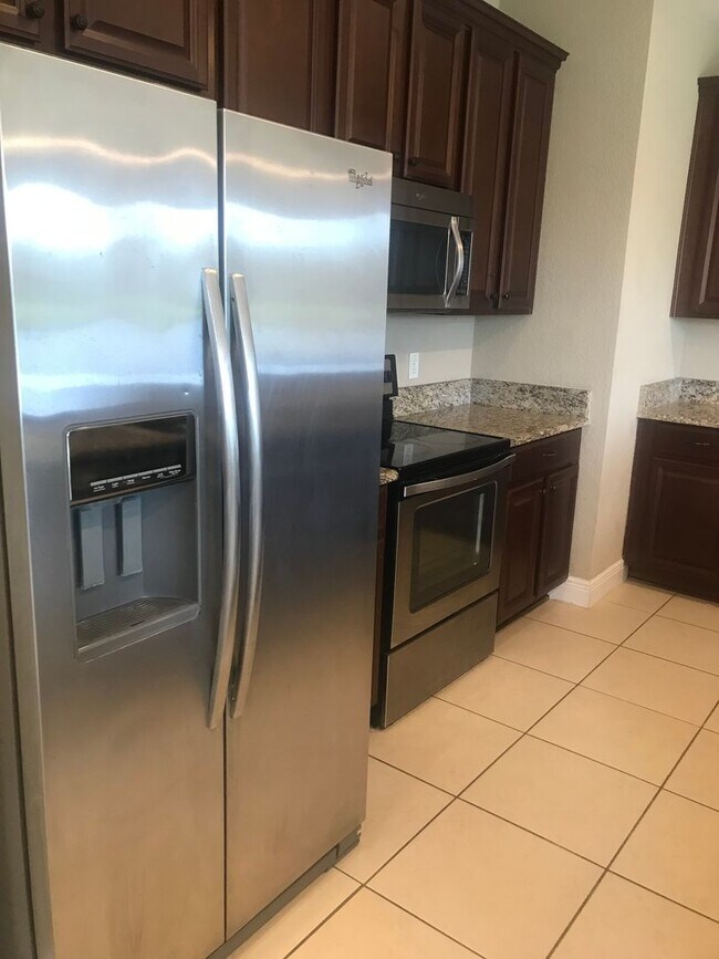 Building Photo - Lake Nona Townhome 3 Bed 2.5 Bath - Move in Special $500 off First Month Rent