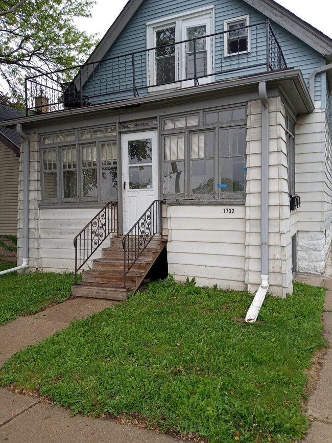 Building Photo - 1732 S 76th St