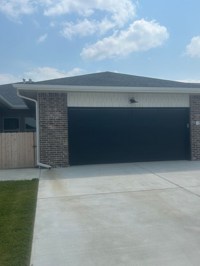 Primary Photo - 12467 Blanford St