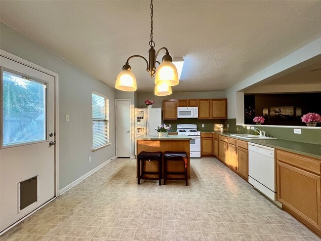 Building Photo - 16750 Bending Creek Ln