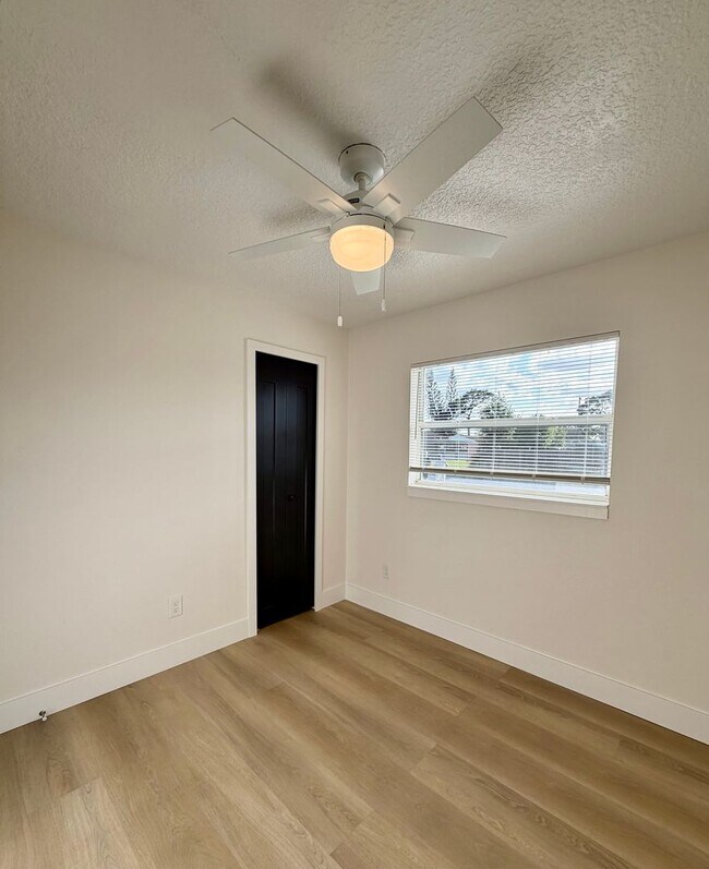 Building Photo - Adorable Makeover Melbourne Florida-Close to Wickham Rd.