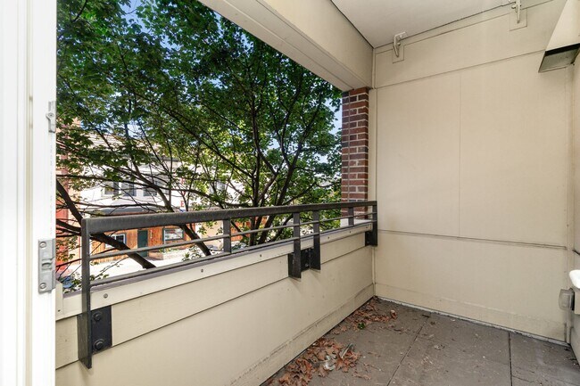 Building Photo - Spacious 1 Bedroom + Den in Canal Station – Prime Ballard Location! - $2,500