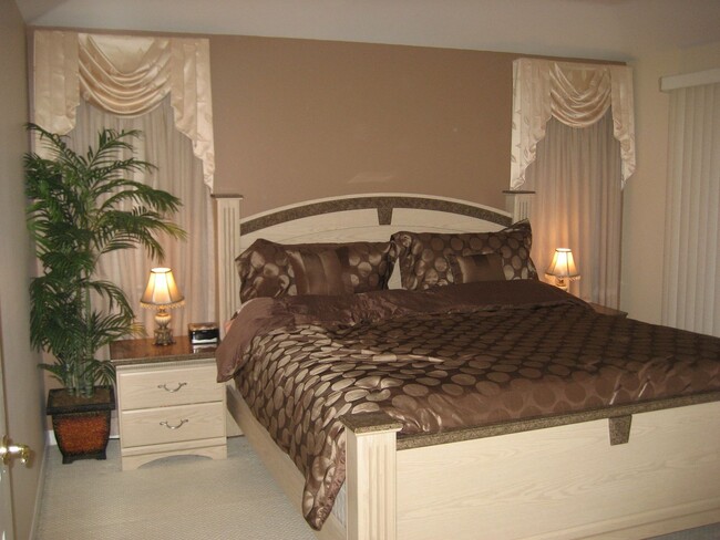 master bed room - 4489 Spencer St