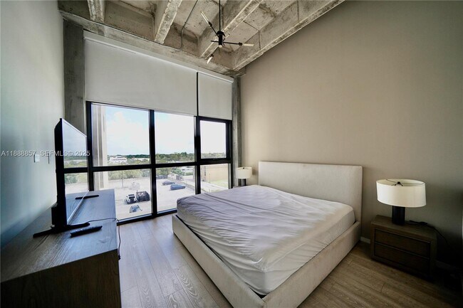 Building Photo - 7920 NE 2nd Ave