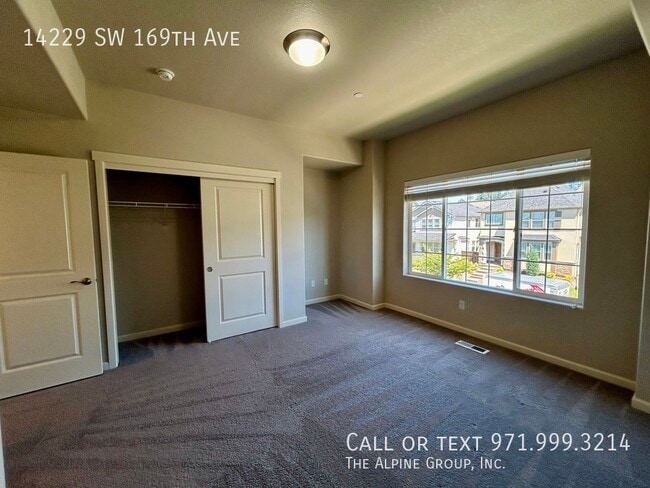 Building Photo - 14229 SW 169th Ave