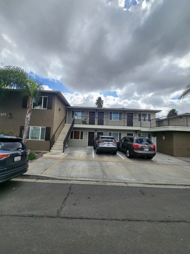 Building Photo - Clean Upstairs Unit In Convenient Location- Close to SDSU!